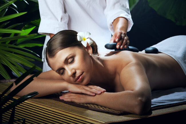 masaż gorącymi kamieniami