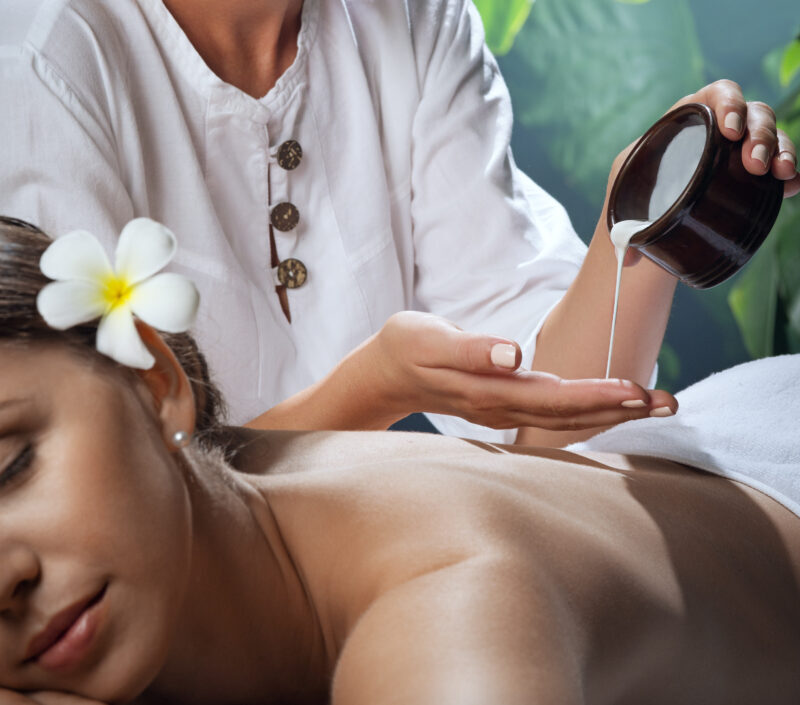 Masaż świecą aromatyczną